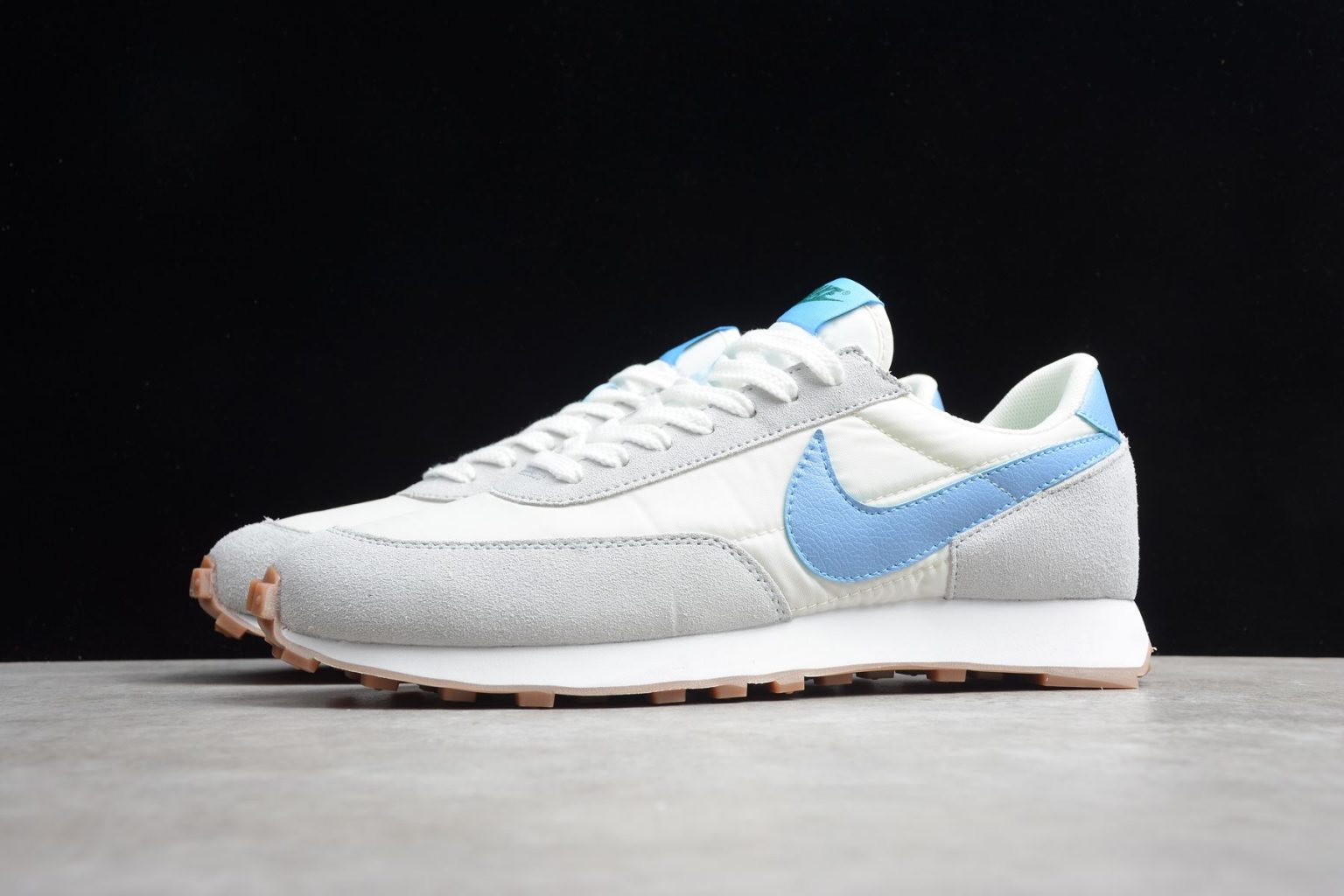 blue nike daybreak