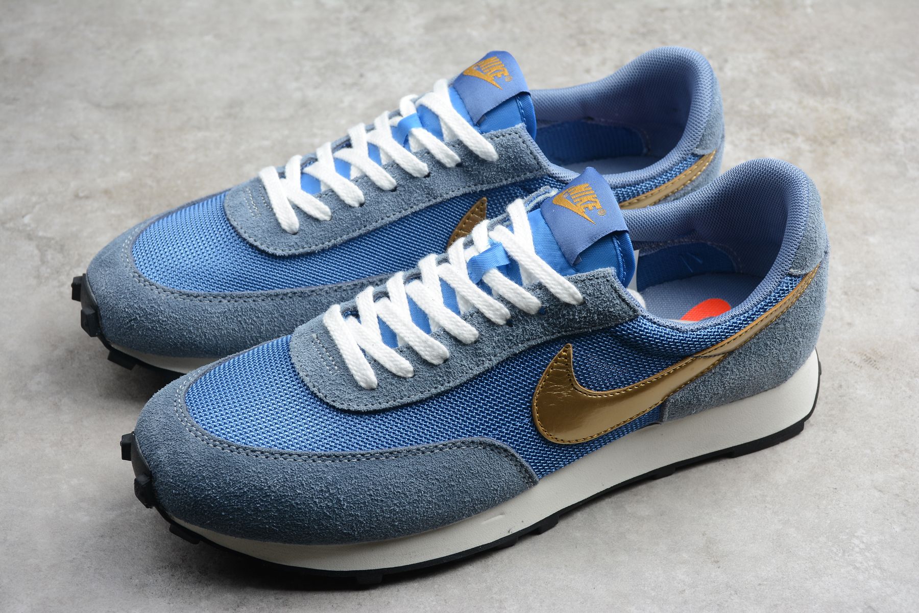 Nike Daybreak Metallic Gold Blue