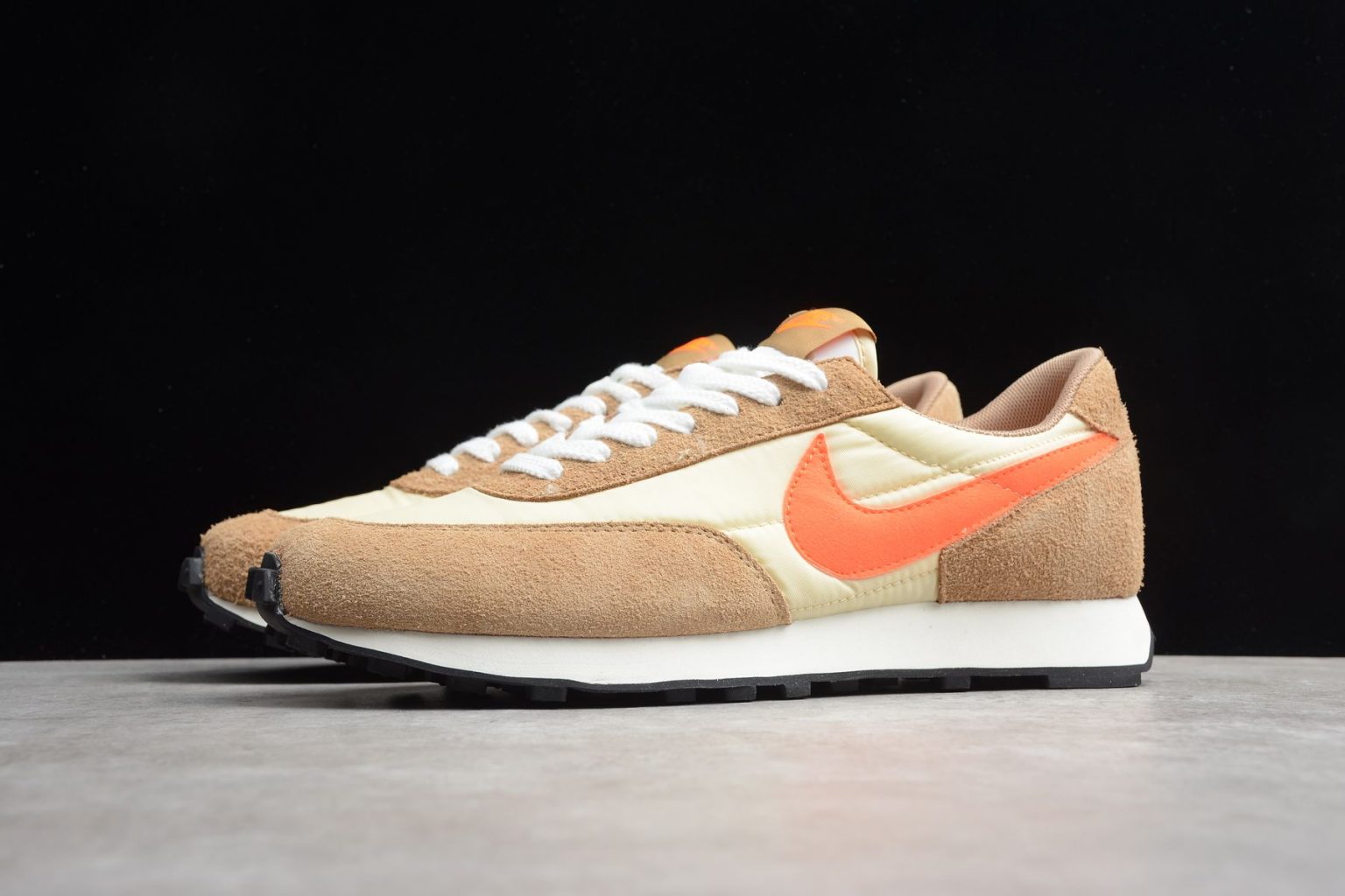 nike daybreak trainers in blue and orange