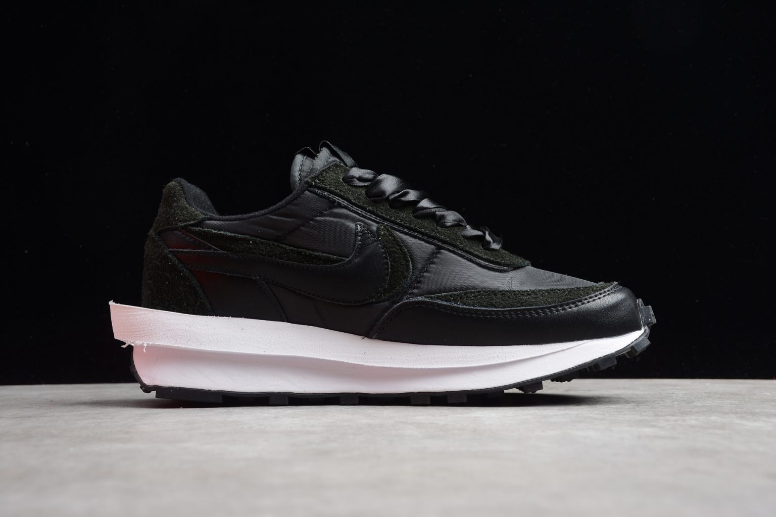 nike waffle sacai black nylon