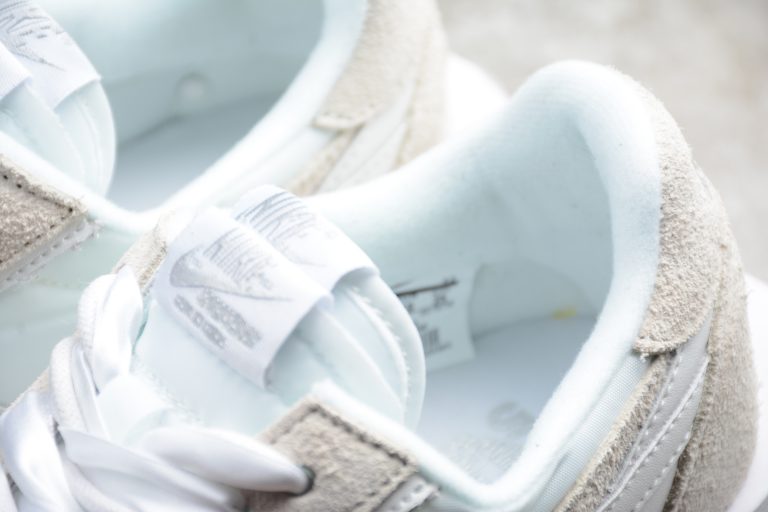 ld waffle sacai white nylon