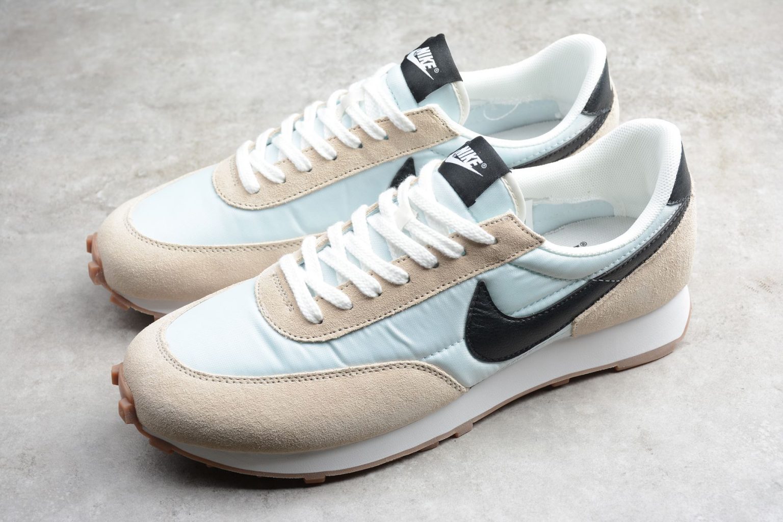 daybreak noir nike