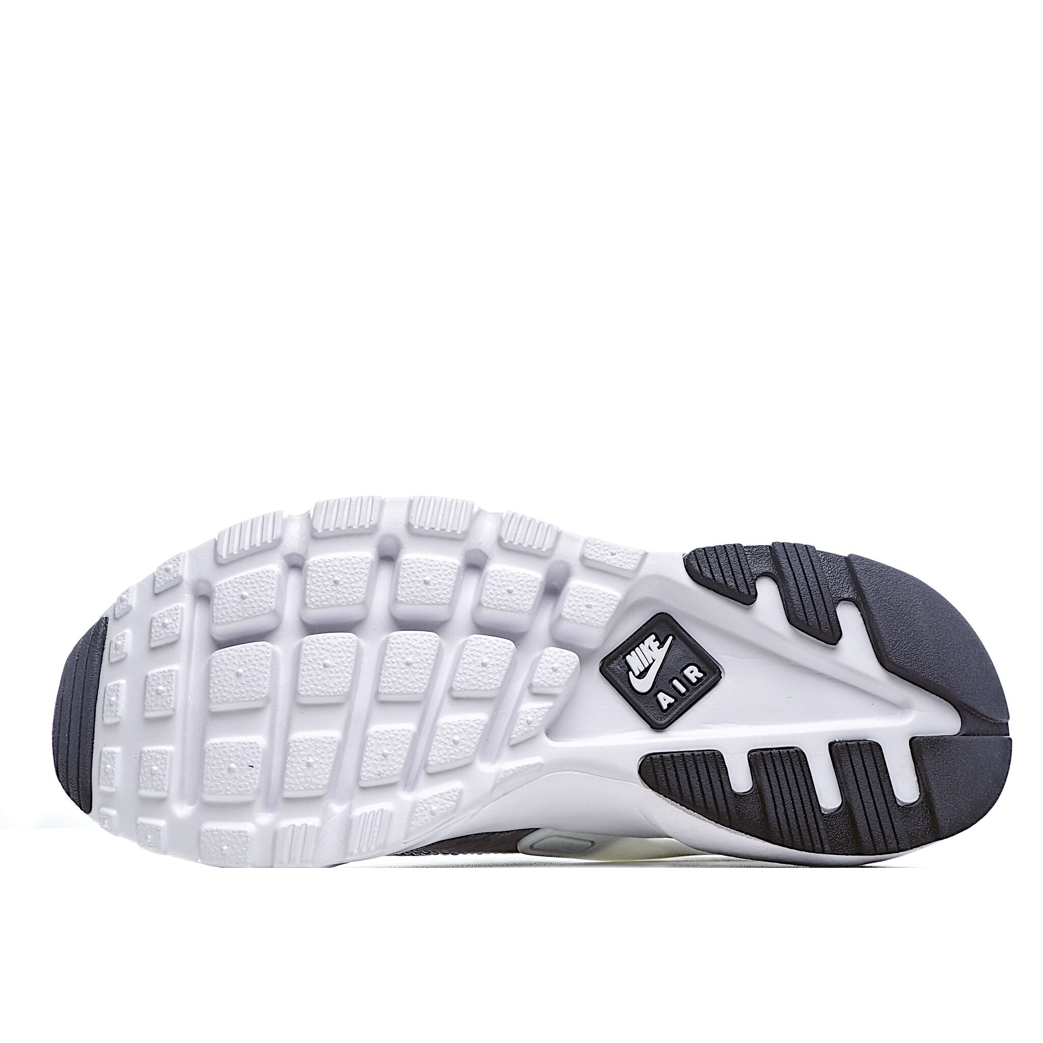 huarache run black and white