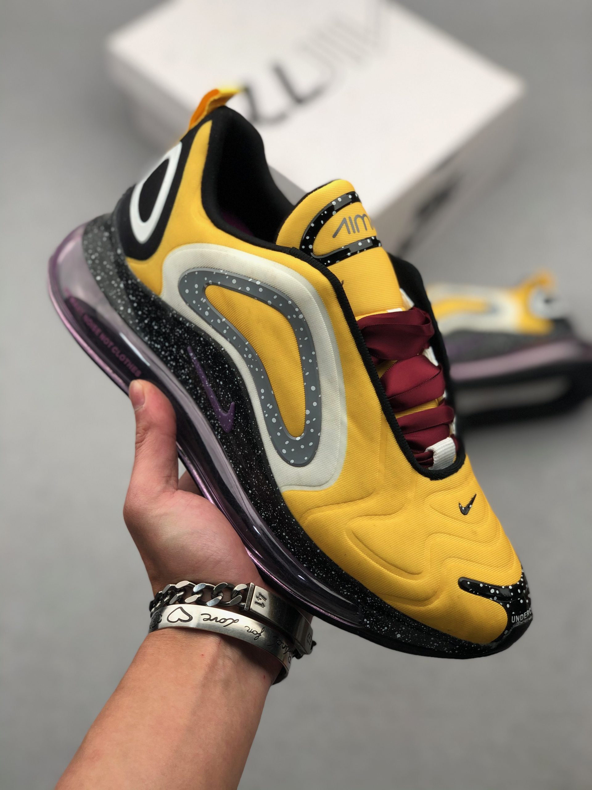 Nike Air Max 720 air cushion running 