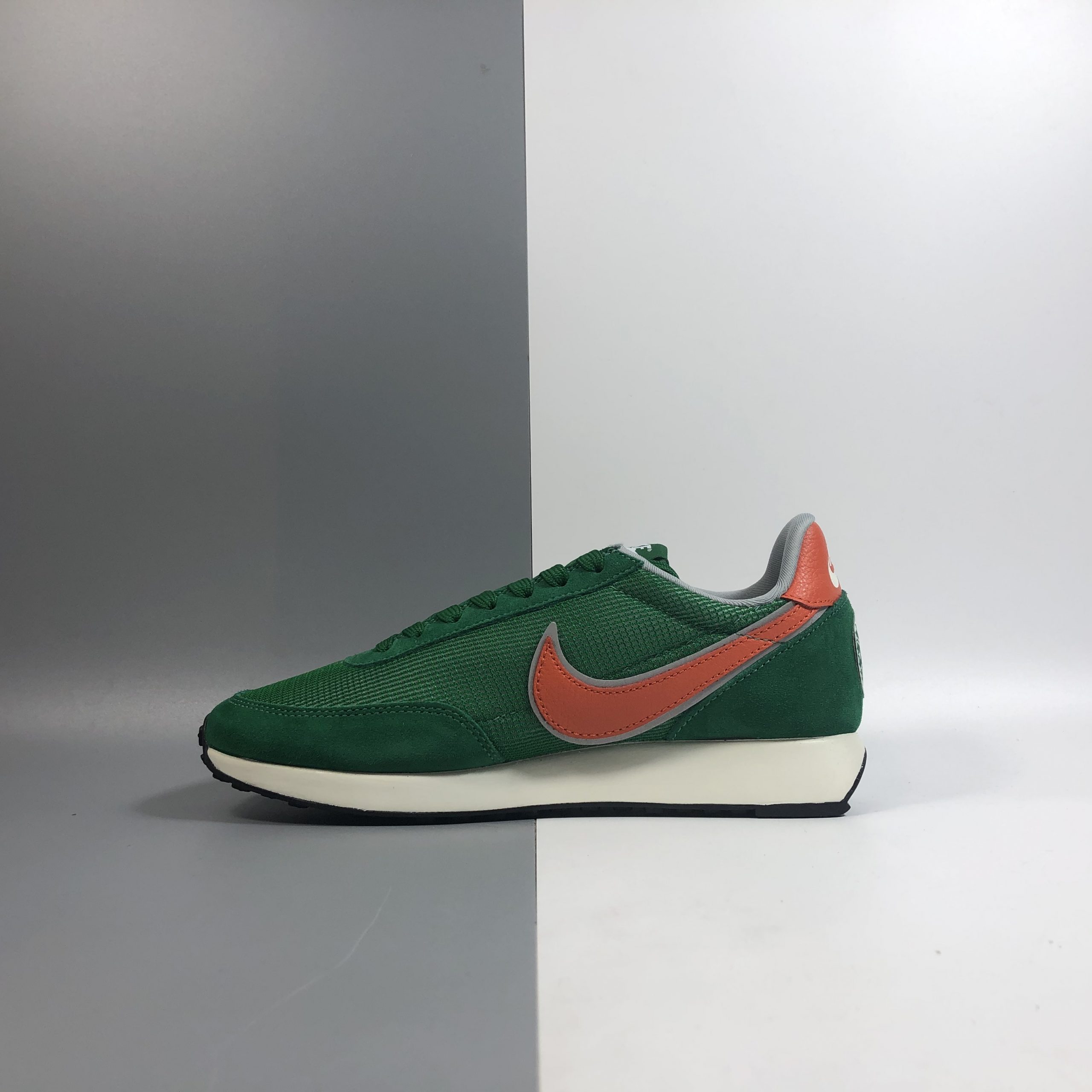 nike tailwind qs