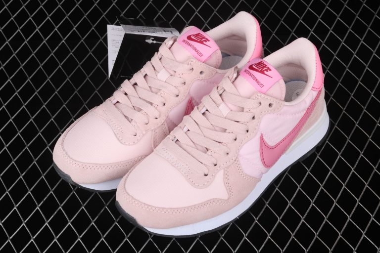 nike women sneakers pink