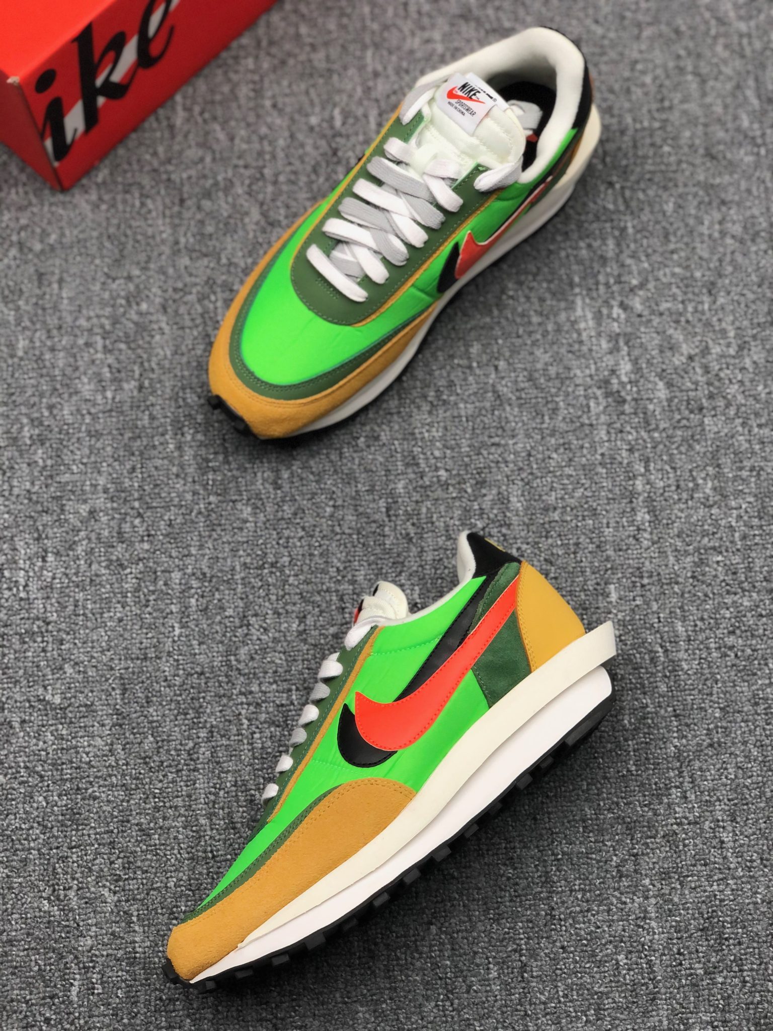 nike sacai waffle green multi
