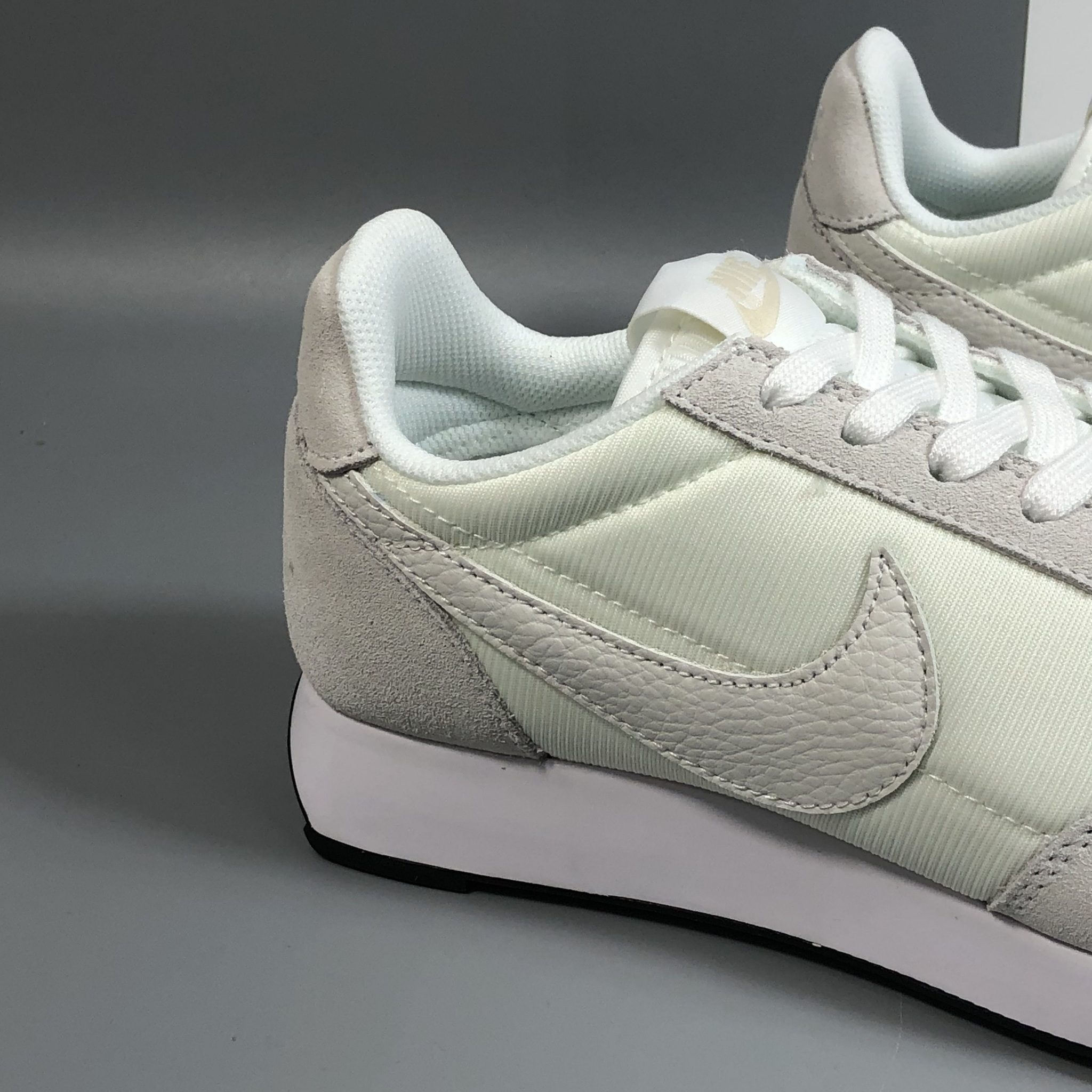 nike daybreak white grey