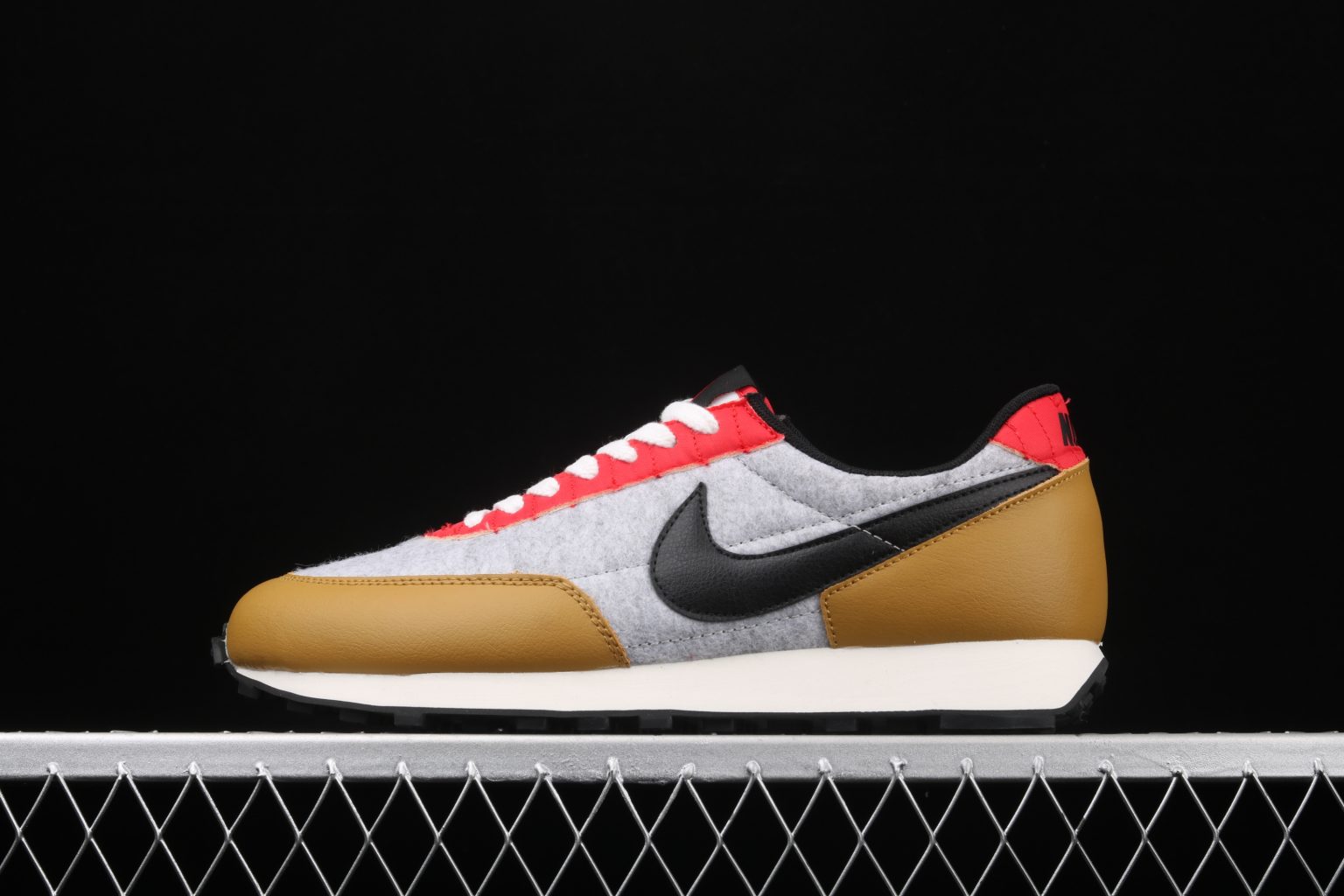 nike daybreak qs gold suede