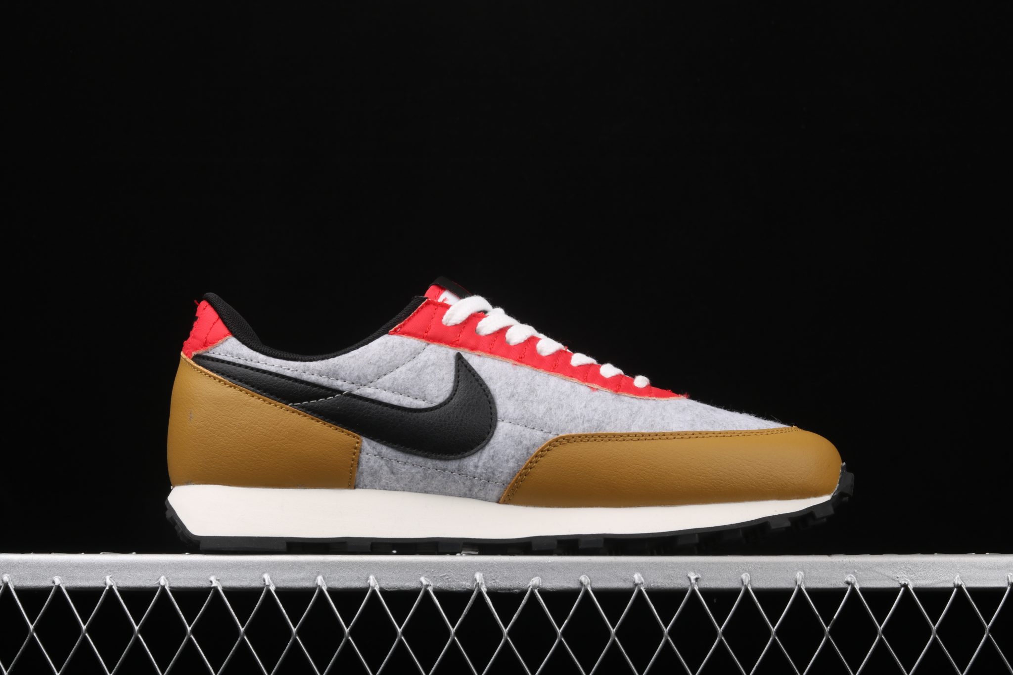 nike daybreak qs gold suede