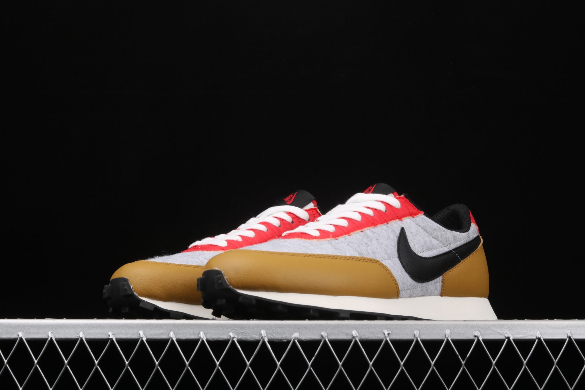 nike daybreak qs gold suede