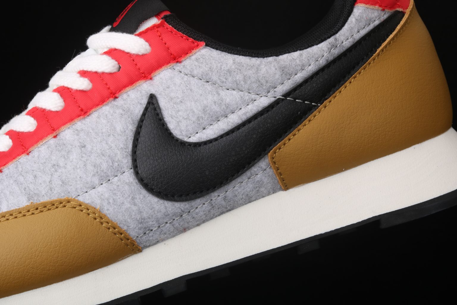 nike daybreak qs gold suede