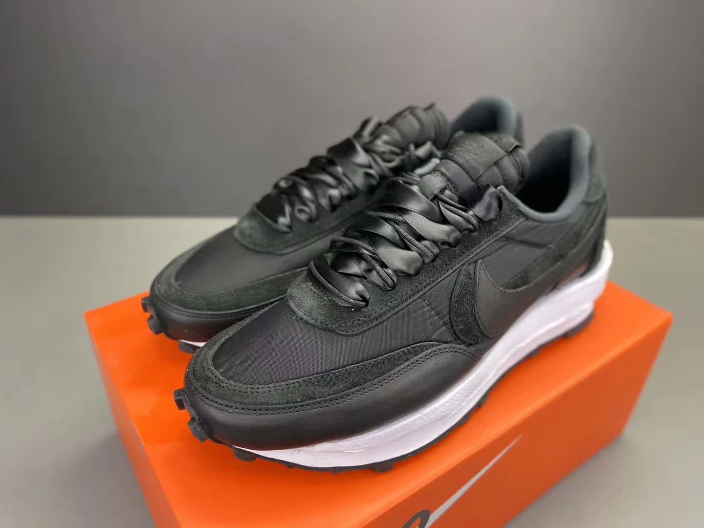 sacai x Nike LDWaffle Black Nylon black and white Upper