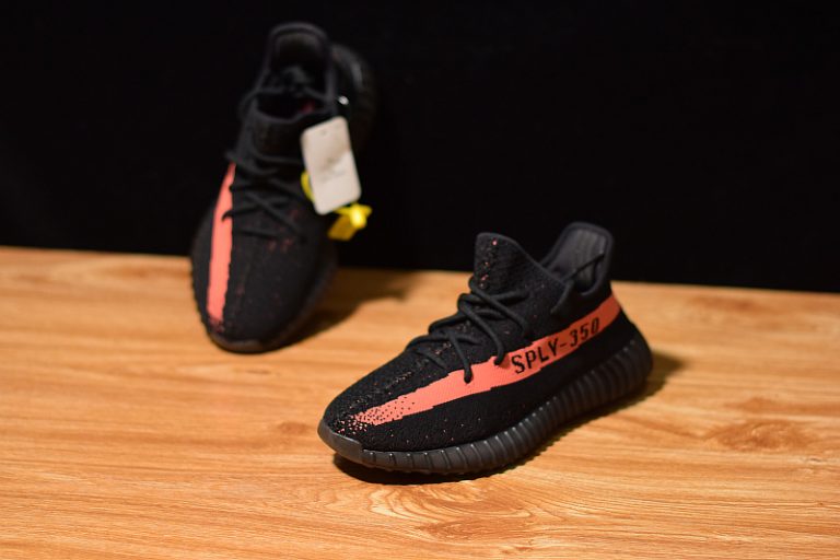 yeezy 1 black pink