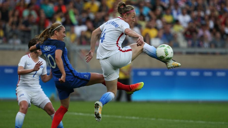 Becky Sauerbrunn (Becky Sauerbrunn) participated in the first batch of women's football non-slip shoes