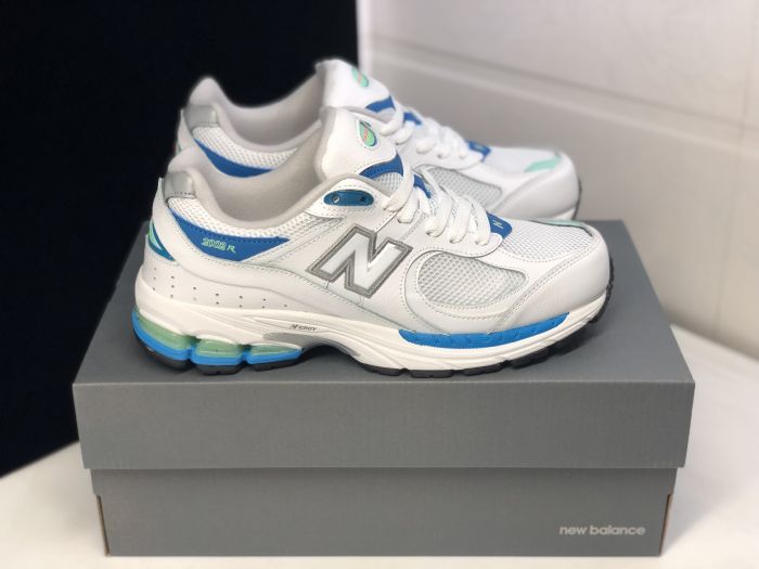 Men's and women's New Balance M2002RW