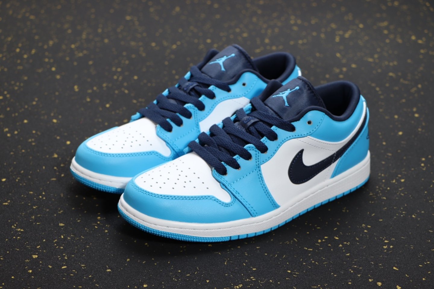 Fashion Nike Air Jordan 1 Low “UNC” Basketball Shoes Sale 553558-144 vamp