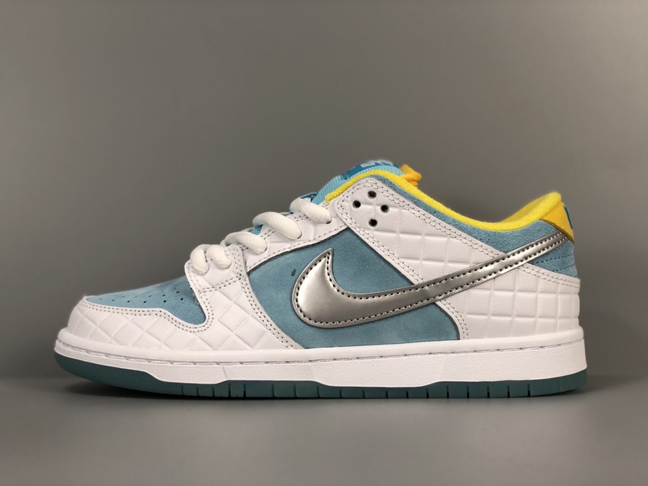 Nike dunk low pro оригинал. Nike SB Dunk Low Yellow Blue. Nike SB Dunk Low Silver. Nike Dunk Low Dior. Nike Dunk Low White.