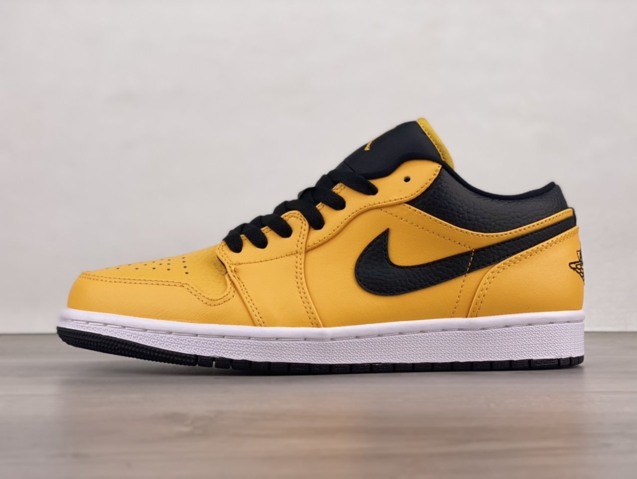 Hot Sale Nike Air Jordan 1 Low University Yellow 553558-700