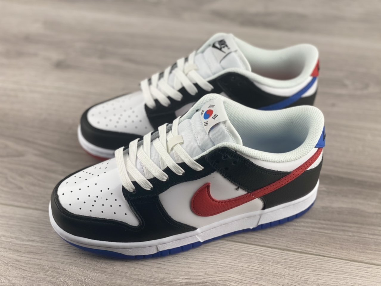 Hot Sale Nike Dunk Low South Korea Skateboard Shoes DM7708-100 overall