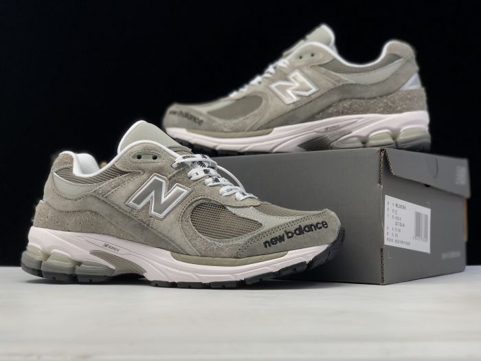 New Balance ML2002RV casual shoes side