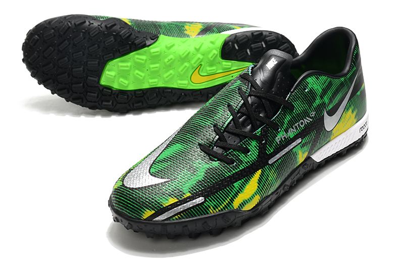 Nike React Phantom GT2 Pro TF green and black football shoes vamp